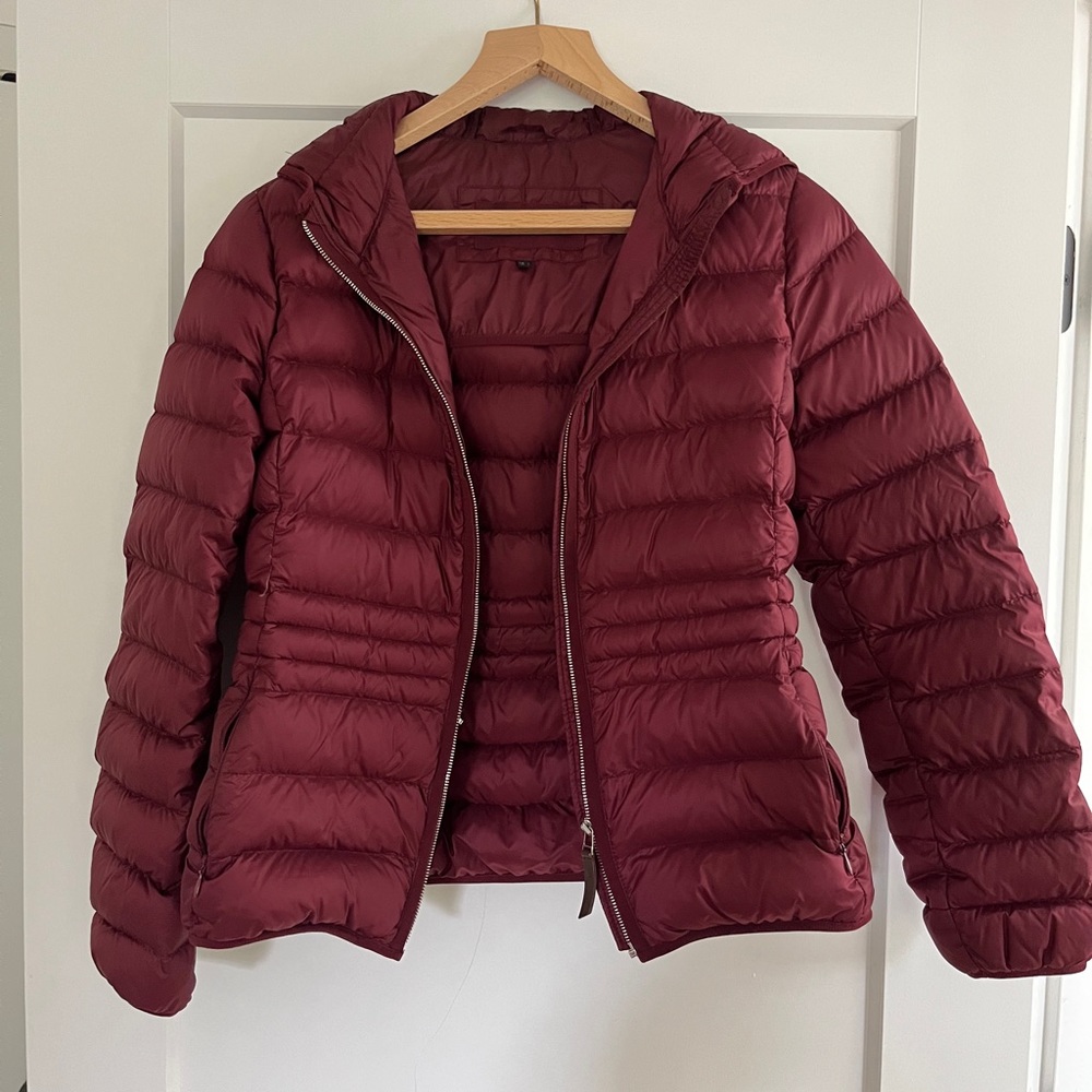Massimo Dutti burgundy lightweight hooded puffer jacket size L